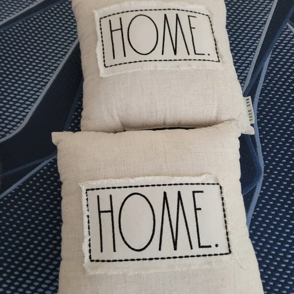 Cream HOME Accent Pillows - Picture 1 of 2